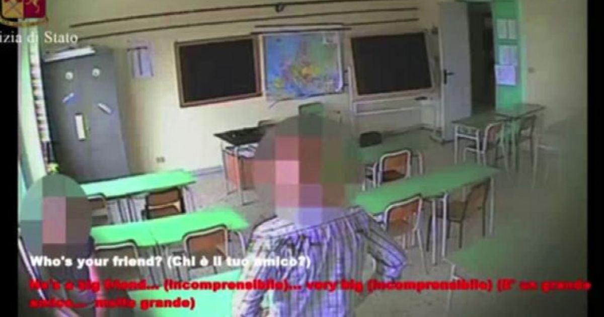 Abusi su una migrante 16enne, arrestato un bidello a Ragusa