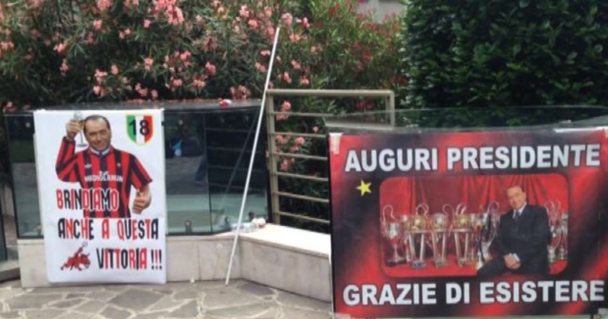 Bandiere del Milan fuori dal San Raffaele: Forza Berlusconi