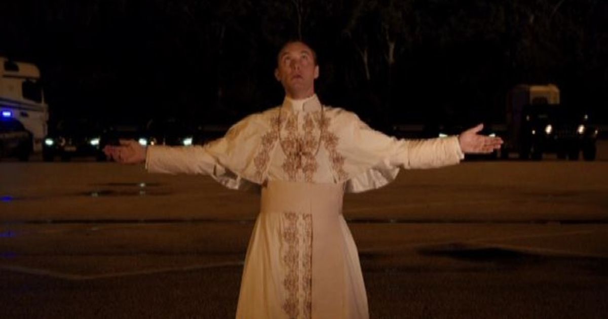 Jude Law come Pio XIII. Le prime immagini di “The Young Pope”