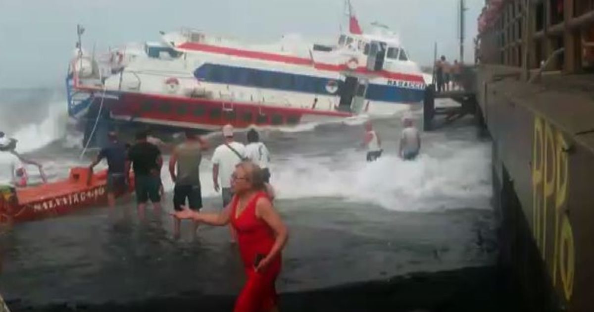 Le immagini dell’aliscafo semiaffondato a Stromboli