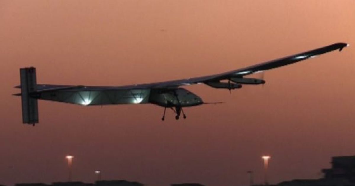 L’aereo solare Solar Impulse 2 in volo sull’Oceano Atlantico