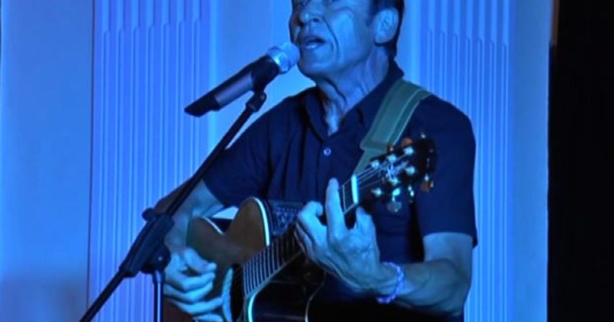 Morandi canta per i detenuti di Poggioreale, due ore di concerto