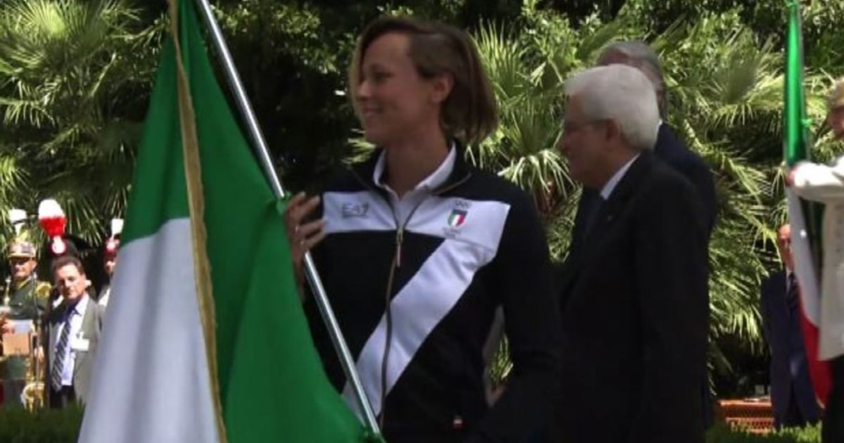Rio 2016, Mattarella consegna il tricolore a Federica Pellegrini