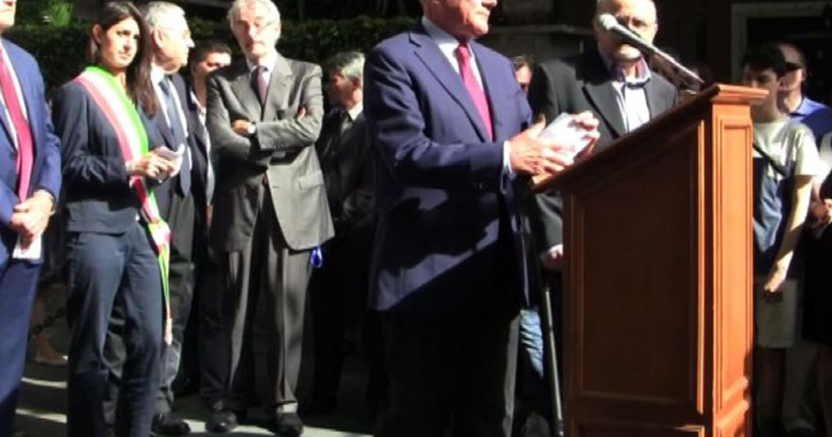 Pietro Grasso fa gli auguri di buon lavoro alla neo-sindaca Raggi