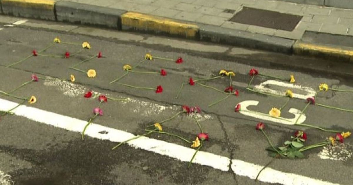 Brexit, Bruxelles: scritta “Stay” con i fiori all’ambasciata Uk