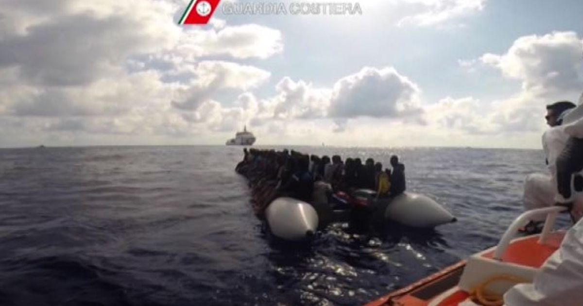 Cinquemila migranti salvati in 24 ore nel Canale di Sicilia