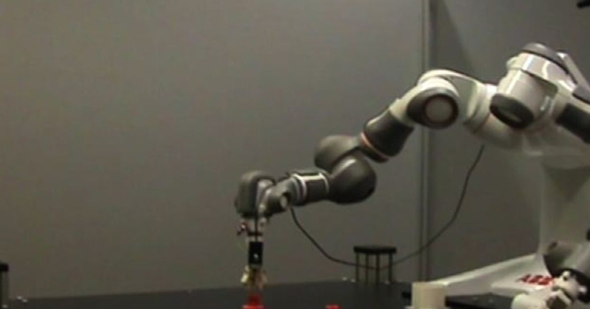 Fabbrica del futuro: il robot industriale collabora con l’uomo