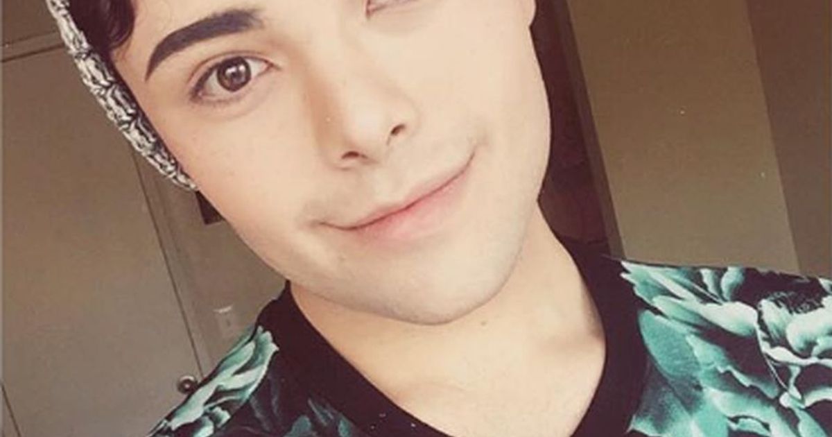 Richard si trucca come le principesse Disney e stupisce il web