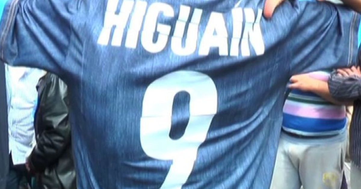 I napoletani vogliono Higuain: “De Laurentis tiri fuori i soldi”