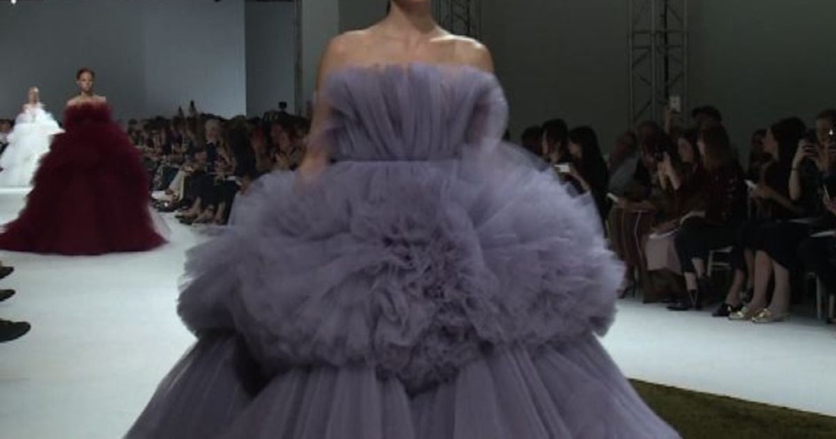 Nuvole di toulle per Valli, Celine Dion: “Sono abiti capolavoro”