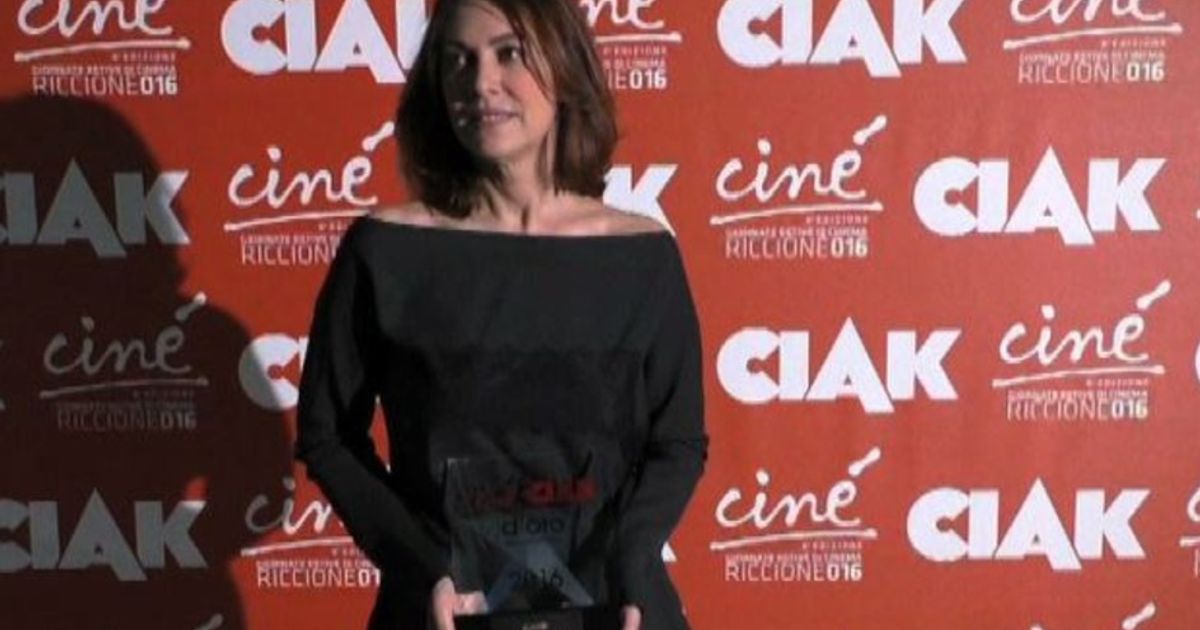 Elena Sofia Ricci: sono come un tubino nero, dove mi mettono sto