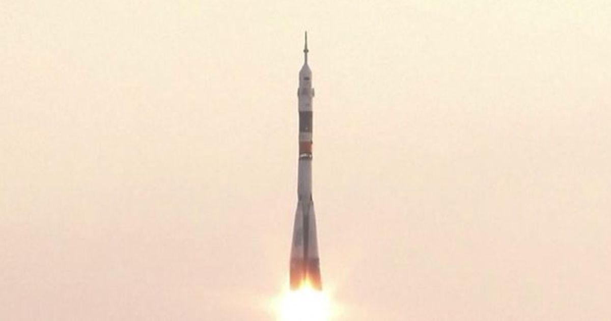 Lanciata la navetta Soyuz con 3 astronauti a bordo verso la Iss