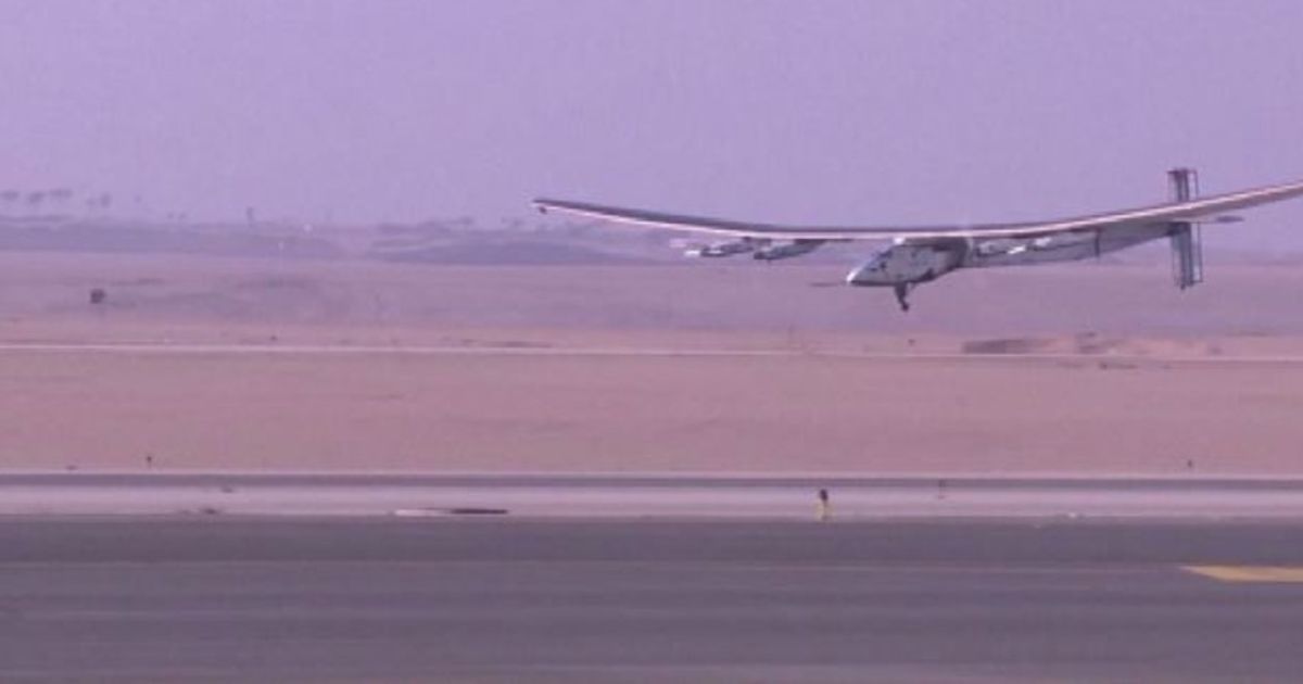 Solar Impulse è atterrato al Cairo dopo due giorni di volo