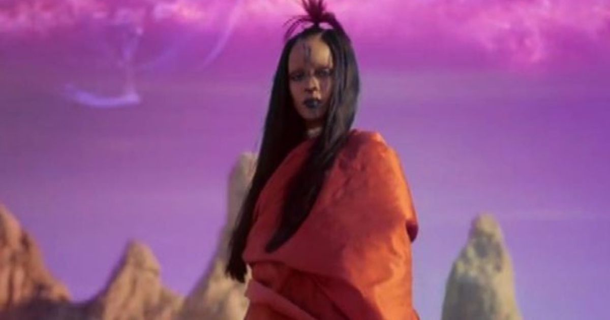 Rihanna aliena sul set di “Sledgehammer” per Star Trek Beyond