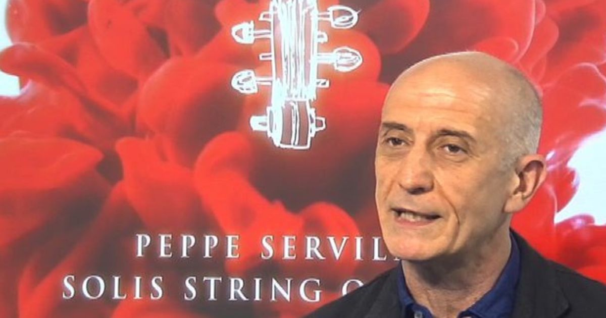 Peppe Servillo: testimoniamo che la canzone napoletana è viva