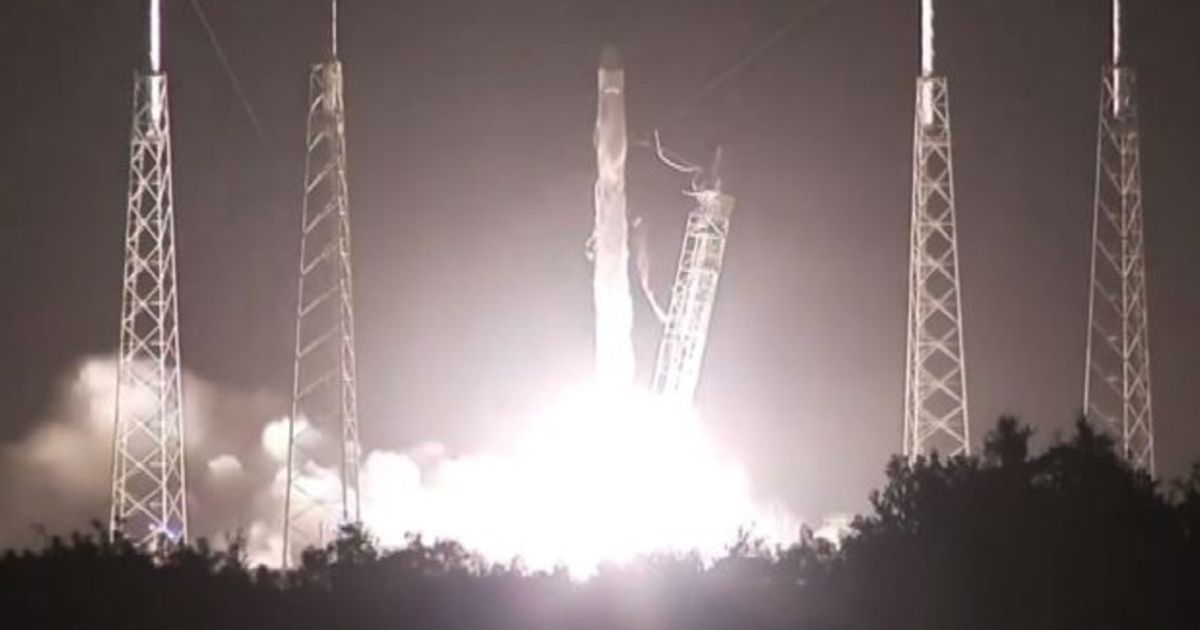 Spazio, lancio ok per la navetta Dragon. Rientrato il Falcon 9