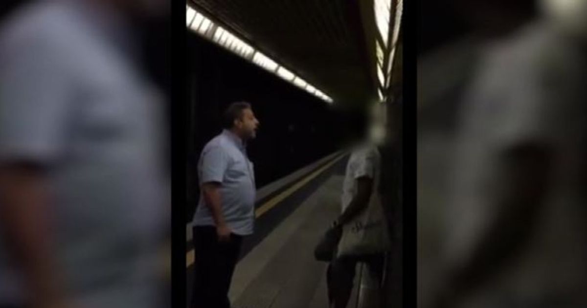 Milano, controllore Atm insulta ragazzo di colore senza biglietto