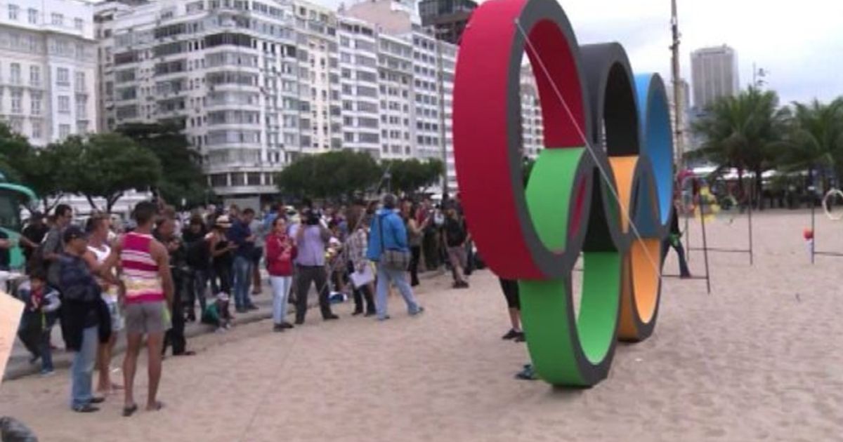 Rio, a Copacabana gli anelli olimpici sono di plastica riciclata