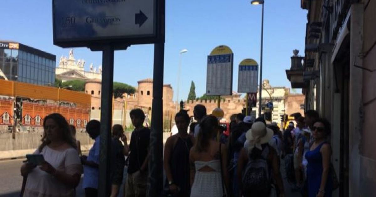 Caos trasporti e lunghe attese a Roma per lo sciopero Atac