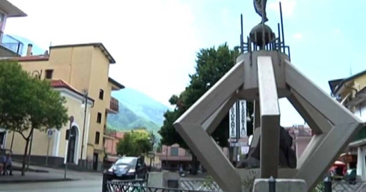 Violenza sessuale di gruppo su una 15enne nel Napoletano