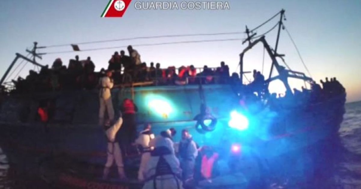 Il video del salvataggio di 472 migranti nel Mediterraneo