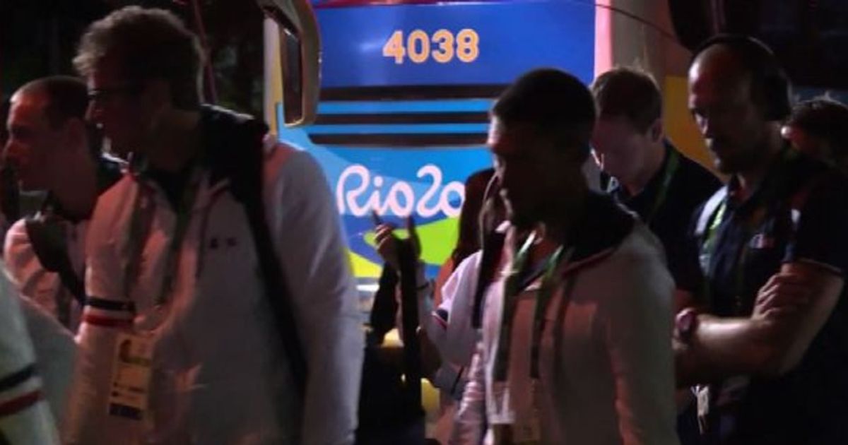 L’arrivo degli atleti al villaggio olimpico a Rio