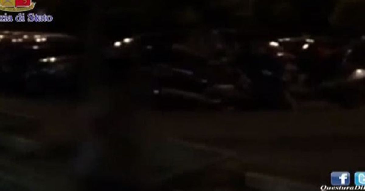 Escono a caccia di Pokemon, trovano un ladro e lo fanno arrestare