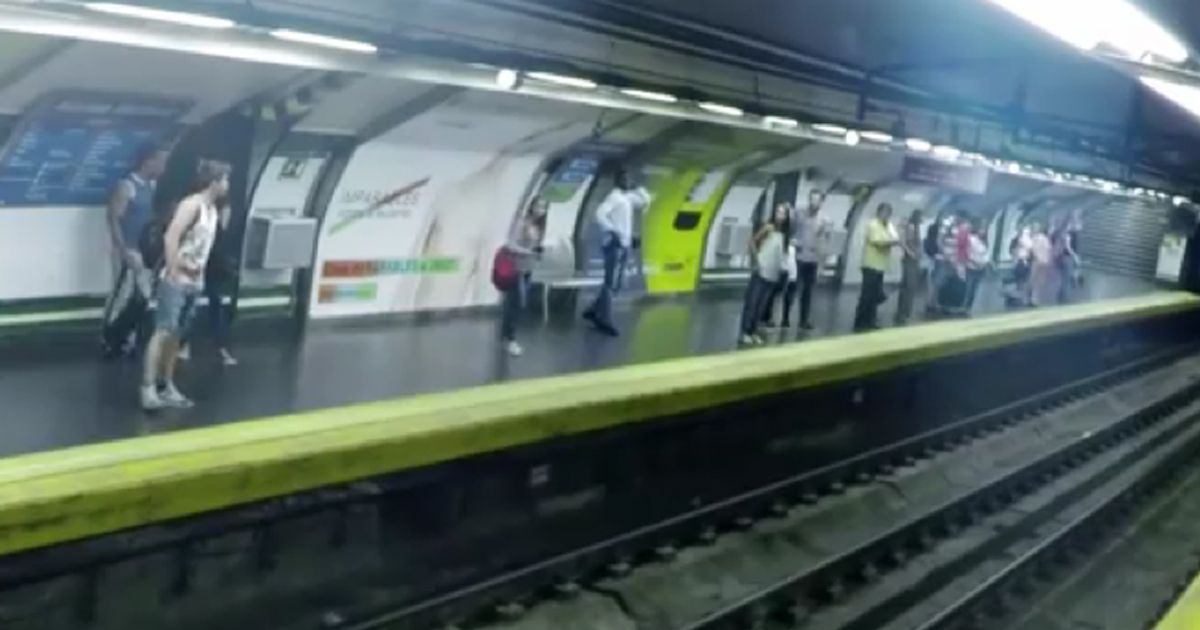 A Madrid arriva il treno: ma nessuno lo vede