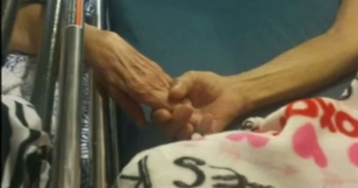 Coppia muore tenendosi la mano e dopo 58 anni di matrimonio