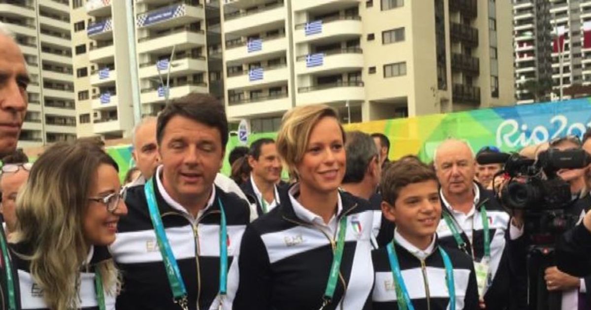 Rio 2016, Renzi a cerimonia dell’alzabandiera con atleti azzurri