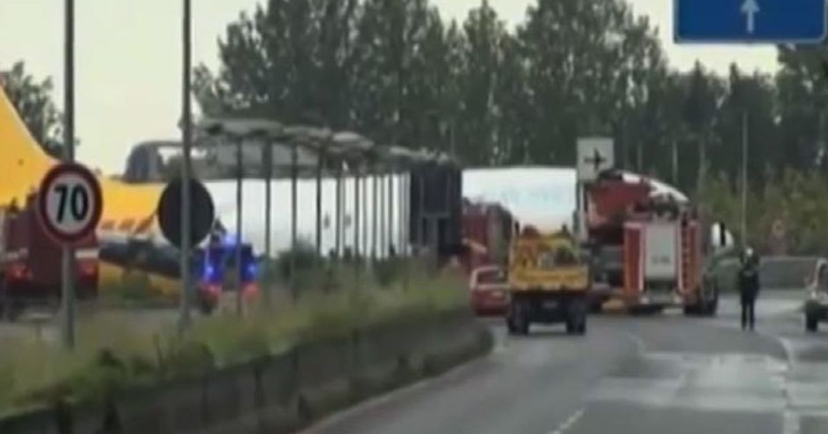 Paura a Orio al Serio, aereo cargo fuori pista finisce in strada