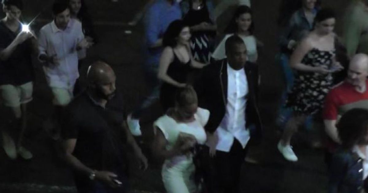 Beyoncé a Capri fra fan in delirio e laser anti-fotografi