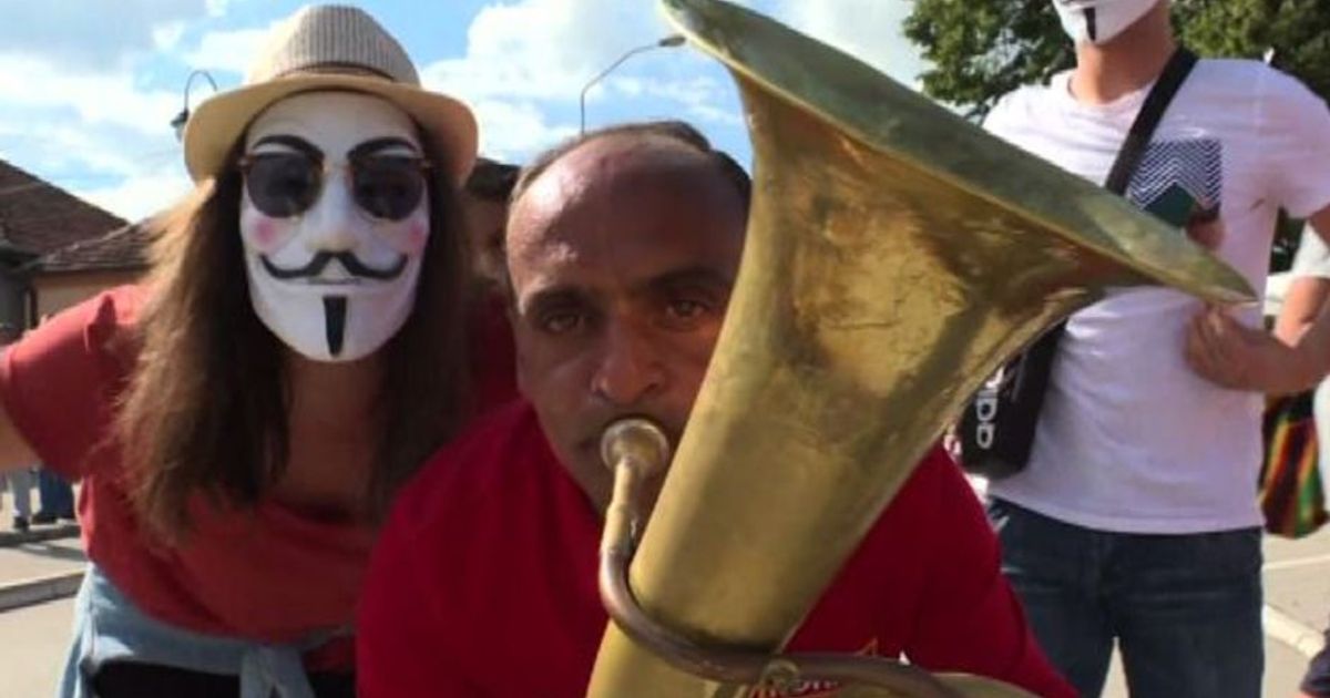 Serbia grande folla a Guca per il 8220Festival delle trombe8221