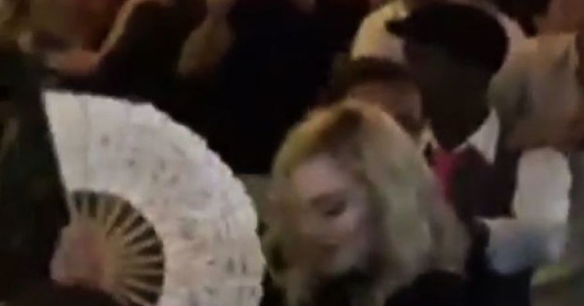 Madonna festeggia 58 anni con una danza sui tavoli a Cuba