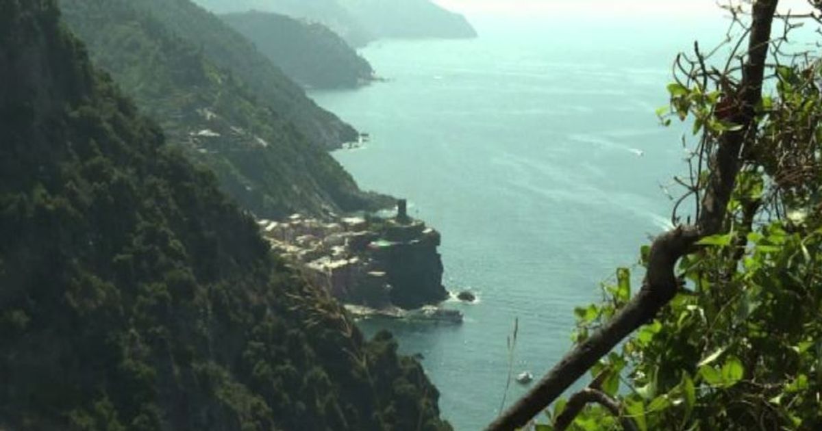 Boom di turisti, anche le Cinque terre scoppiano
