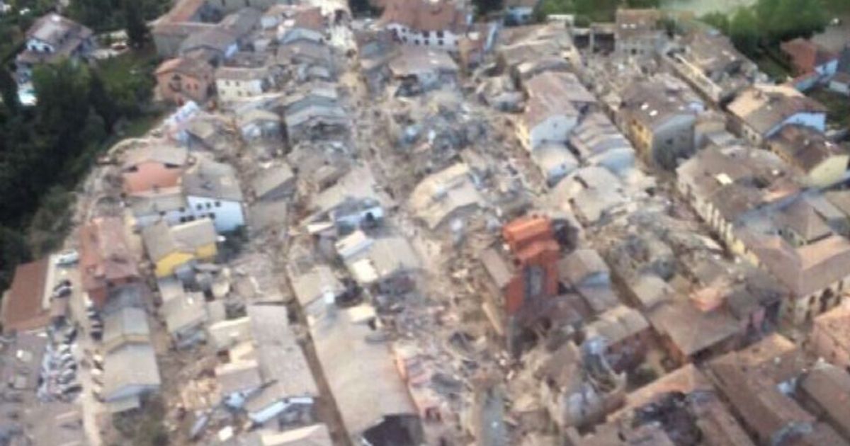 Il Centro Italia devastato dal sisma: 73 morti e oltre 100 feriti