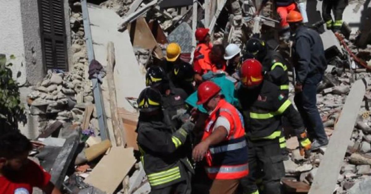 Sisma, al lavoro 7 ore per salvare un uomo a Accumoli