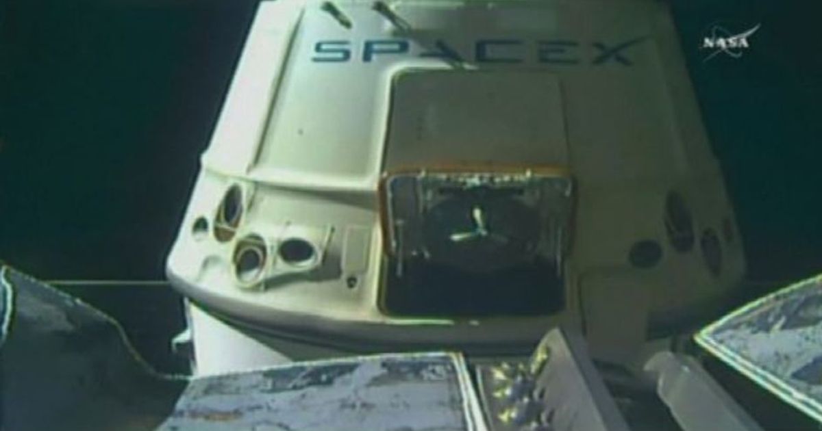 Spazio, la capsula “Dragon” torna a terra