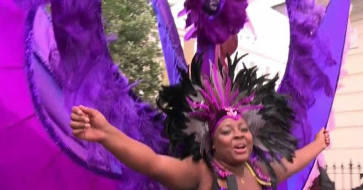 Festa di colori e musica per il carnevale di Notting Hill