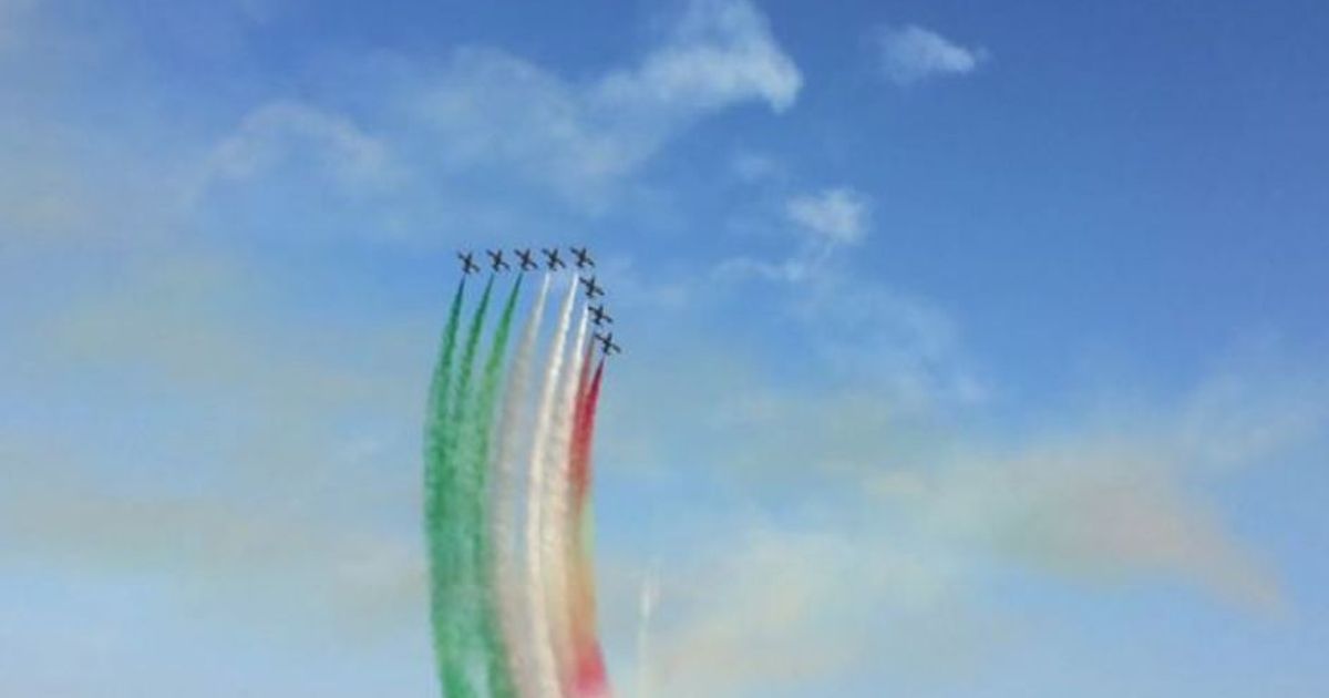 L’omaggio dalle Frecce Tricolori alle vittime del terremoto