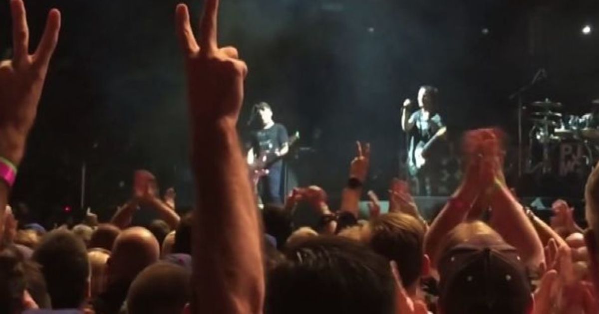 Eddie Vedder dal palco ferma l’aggressione ad una donna