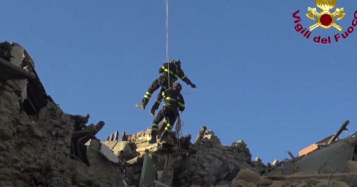 Giochi e vestiti: Vigili del Fuoco recuperano beni degli sfollati