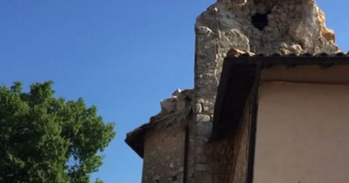 A San Pellegrino di Norcia cade anche il campanile del 1300