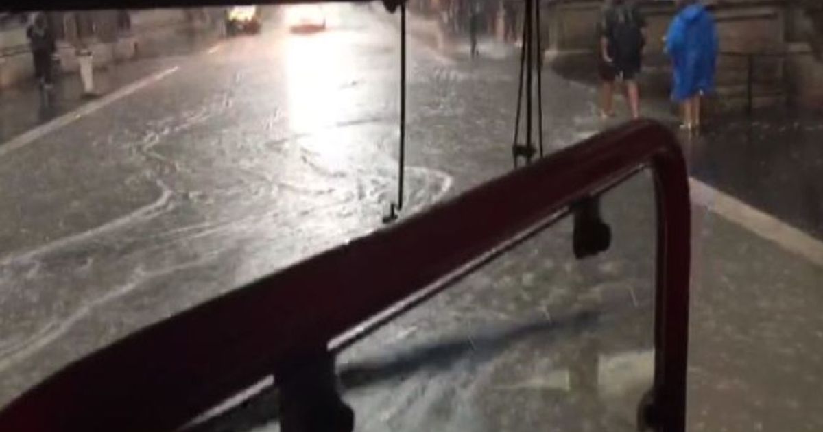 Bomba d’acqua su Roma: allagate varie zone e disagi per le metro