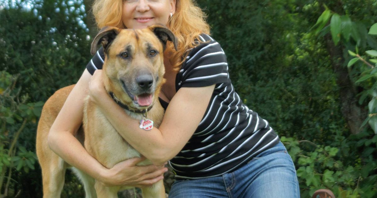 L’aspettava fuori dall’Hotel e lei lo adotta