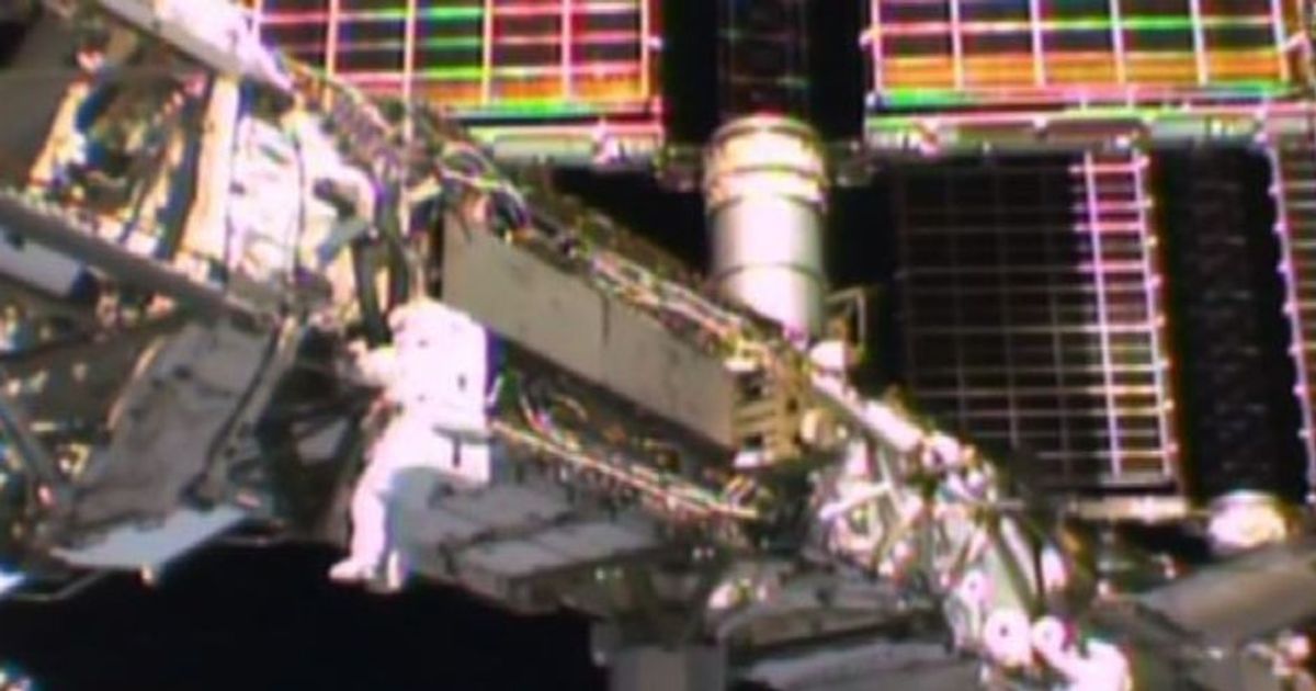 Spazio, passeggiata spaziale sulla Iss per un nuovo radiatore
