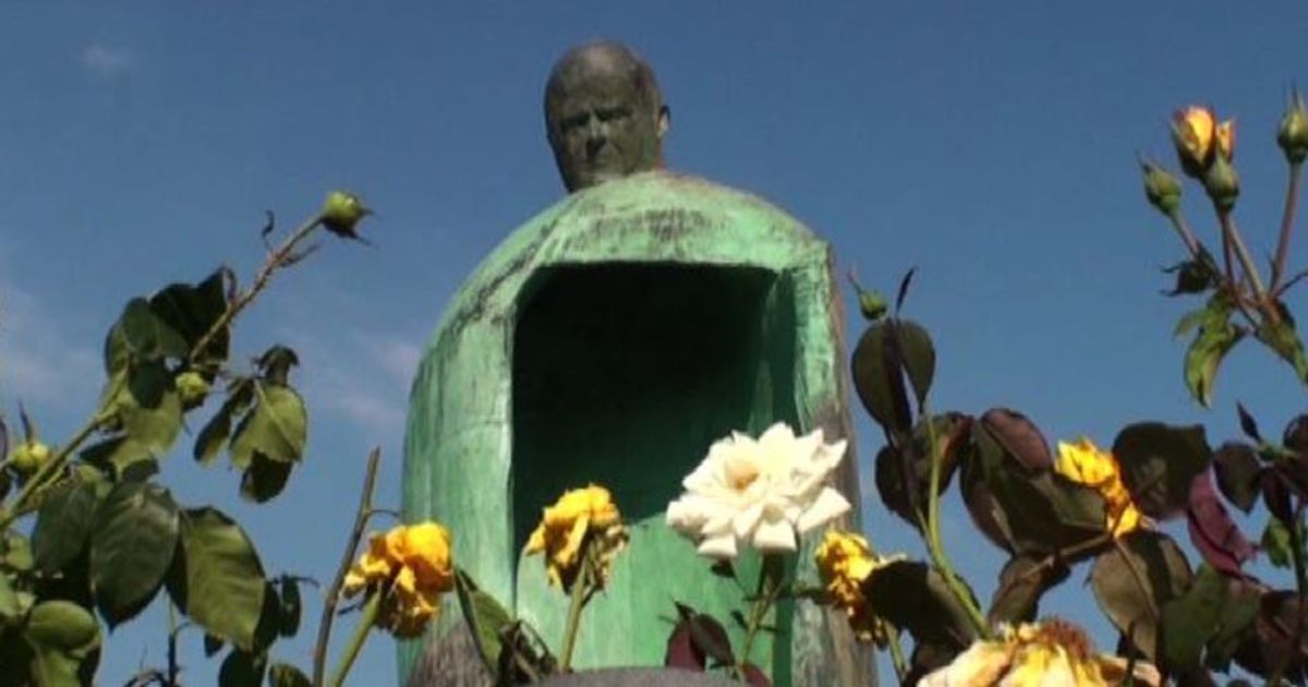 Un Papa potentissimo e perdente: Rainaldi e la statua di Wojtyla