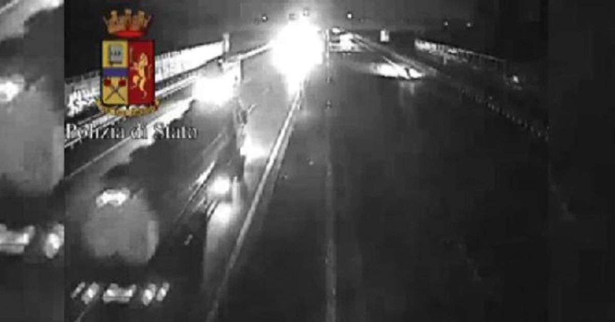 Un autoarticolato viaggia contromano sulla tangenziale di Torino