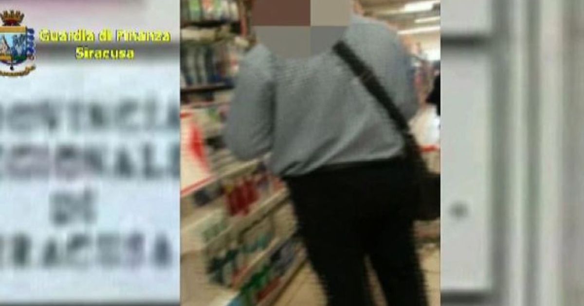 Shopping a Ortigia Gdf Siracusa pizzica 29 impiegati pubblici