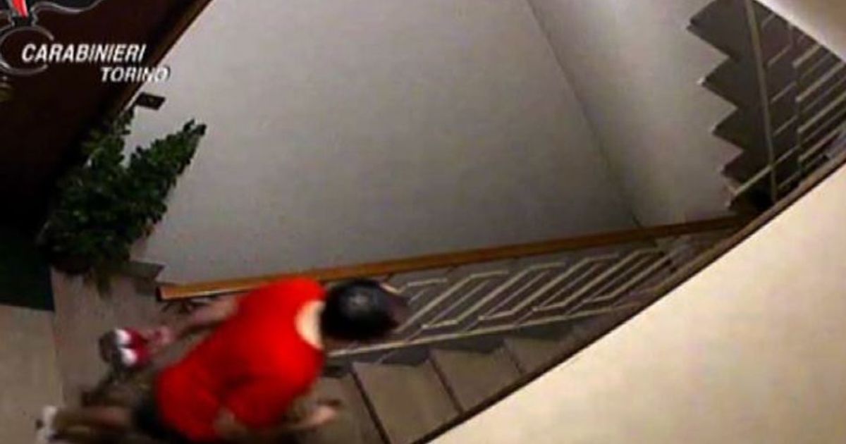 Presa banda di ladri di appartamento scalzi: grazie a una app